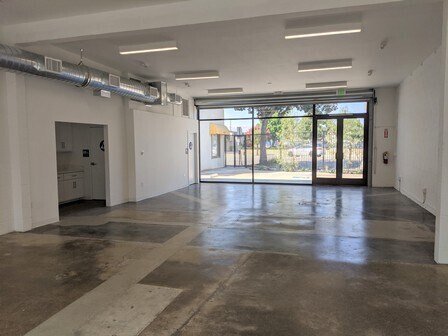 More Photos Of 18444 Ventura Blvd, Tarzana Service For Lease