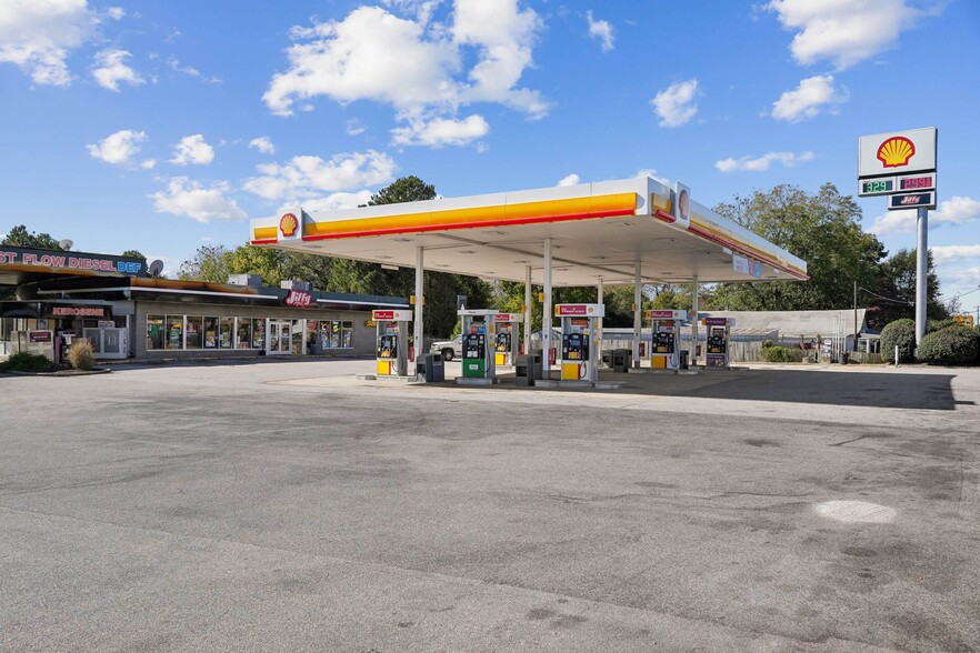 Primary Photo Of 4707 County Dr, Disputanta Truck Stop For Sale