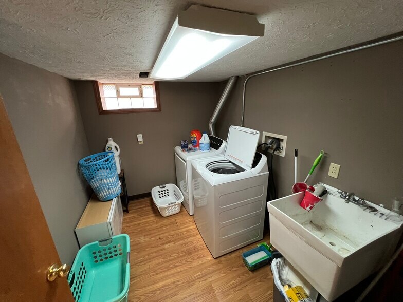 More Photos Of 8433 Cleveland Ave NW, Canton General Retail For Sale