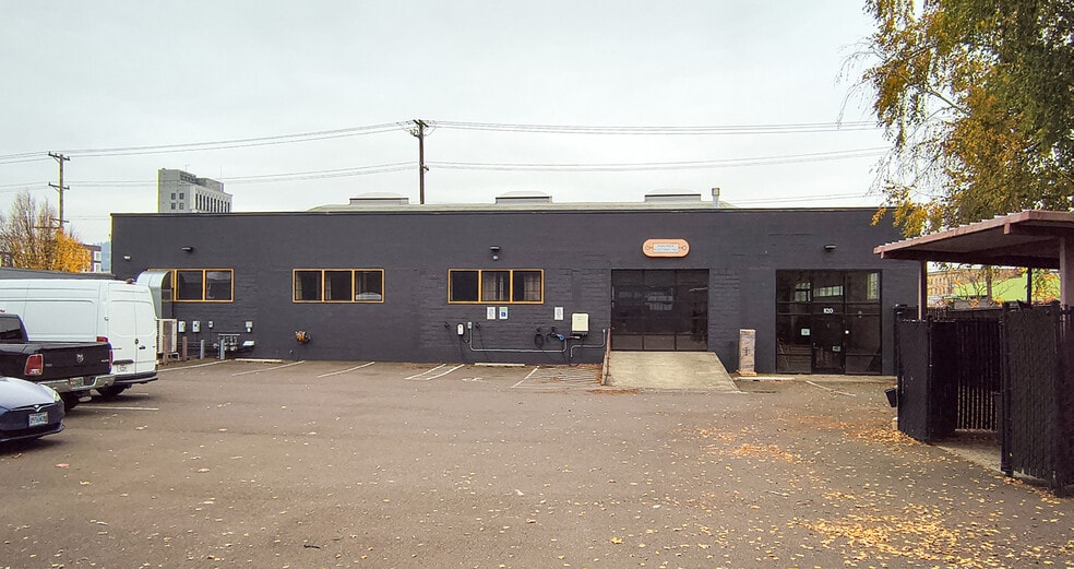 More Photos Of 820 SE Washington St, Portland Industrial For Lease