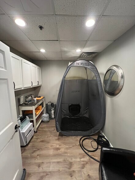 More Photos Of 263 N York Rd, Elmhurst Medical For Lease
