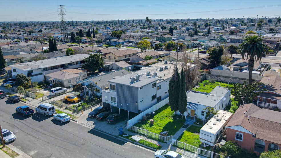 More Photos Of 1320 W 97th St, Los Angeles Apartments For Sale
