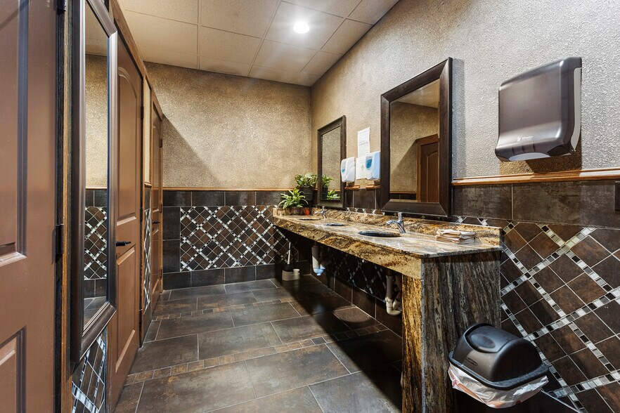 More Photos Of 5249 Davis Blvd, North Richland Hills Restaurant For Sale