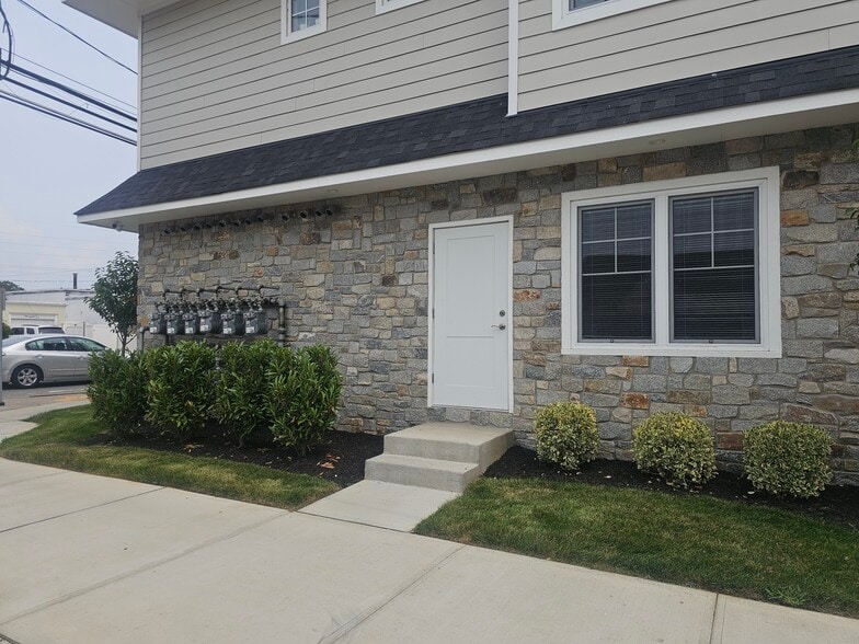 More Photos Of 400 Oak St, Copiague Apartments For Lease