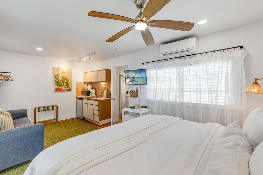 More Photos Of 1117 Duval St, Key West Hospitality For Sale