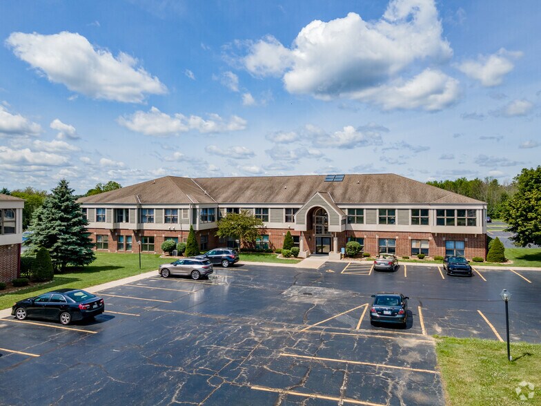 More Photos Of 1017 W Glen Oaks Ln, Mequon Office For Lease