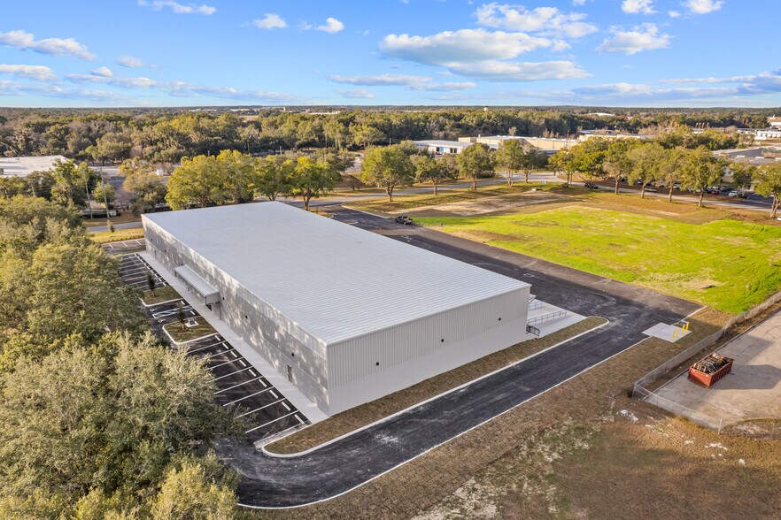 More Photos Of 5435 SW 6th Pl, Ocala Warehouse For Lease