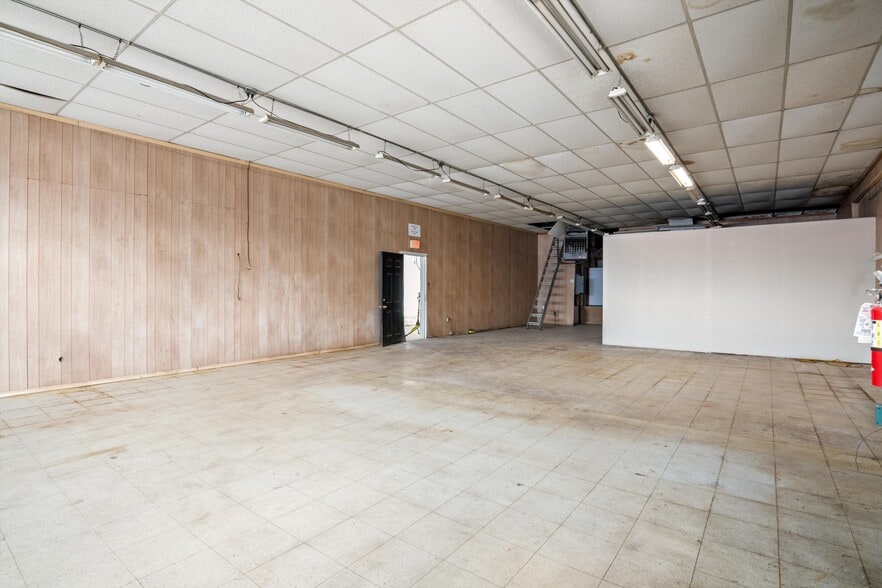 More Photos Of 300 E 8 Mile Rd, Detroit Warehouse For Lease