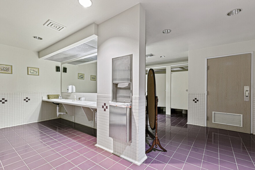 More Photos Of 2703 Wesley St, Greenville Religious Facility For Sale