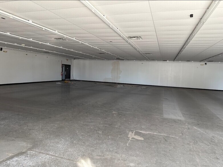 More Photos Of 2272 Quindaro Blvd, Kansas City Freestanding For Sale