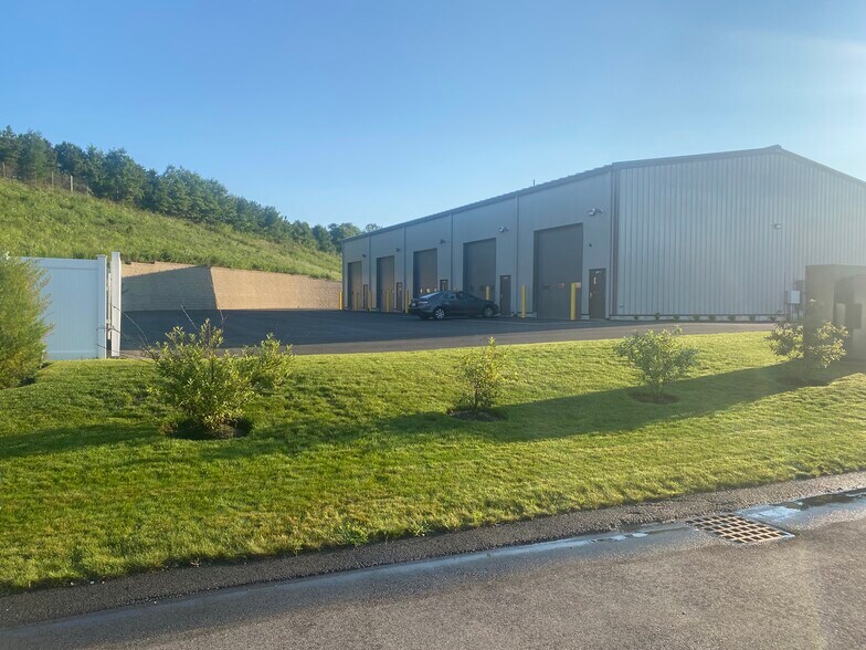 More Photos Of 6 Ricketts Pond Drive, Carver Light Distribution For Lease
