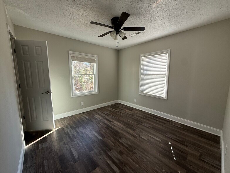 More Photos Of 2439 Carmine St, Charlotte Manufactured Housing Mobile Home Park For Sale