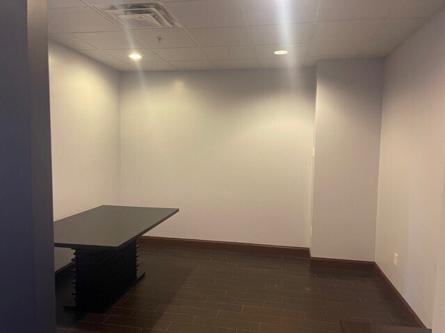 More Photos Of 2295 S Hiawassee Rd, Orlando Office For Sale