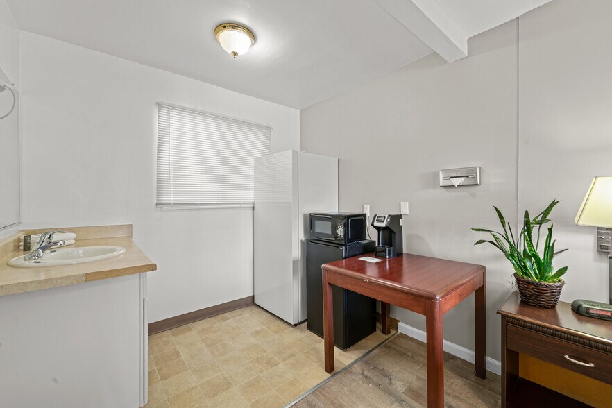 More Photos Of 1736 Santa Rosa Ave, Santa Rosa Hotel For Sale