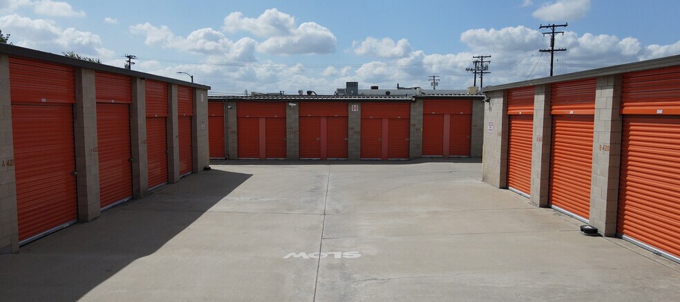 More Photos Of 333 Hershey St, Pomona Self Storage For Sale