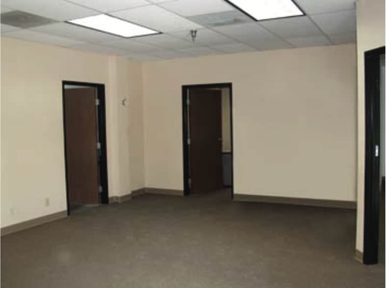 More Photos Of 1831 Tapo St, Simi Valley Manufacturing For Lease