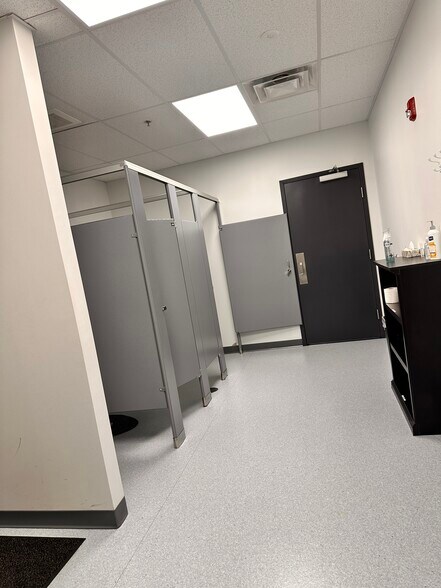 More Photos Of 5325 Seerley Rd, Indianapolis Distribution For Lease