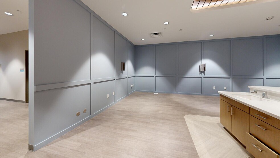 More Photos Of 5901 W Waco Dr, Waco Medical For Sale