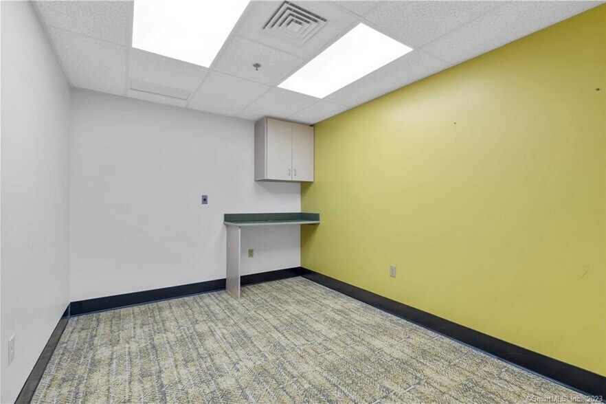 More Photos Of 192 Westbrook Rd, Essex Office For Sale
