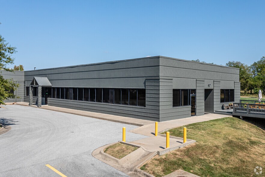 More Photos Of 3401 SE Macy Rd, Bentonville Unknown For Lease