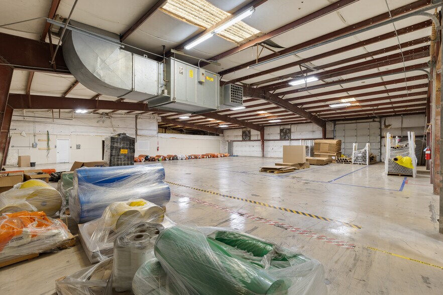 More Photos Of 1200 N Commercial Blvd, Arlington Warehouse For Lease