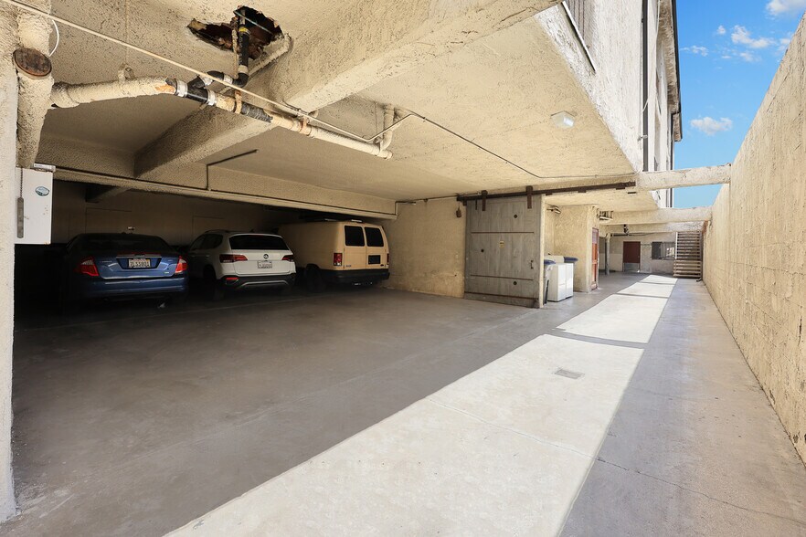 More Photos Of 332 Riverdale Dr, Glendale Apartments For Sale