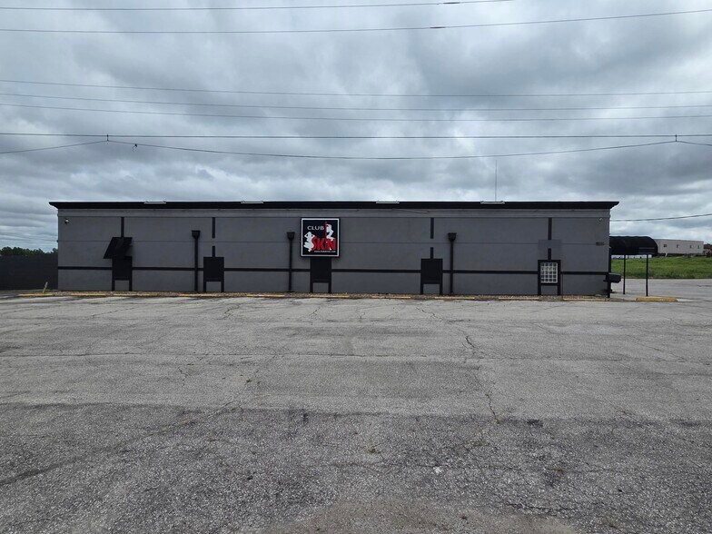 More Photos Of 7400-7600 E US Highway 40, Kansas City Sports And Entertainment For Sale