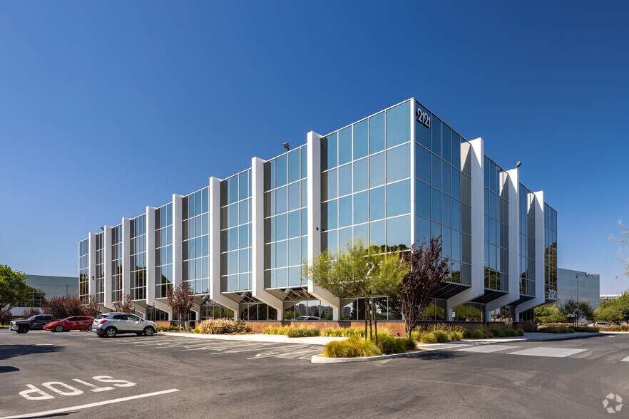 More Photos Of 2150 Towne Centre Pl, Anaheim Unknown For Lease