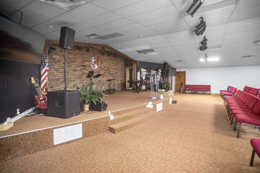 More Photos Of 910 SE 14th St, Bentonville Office For Sale