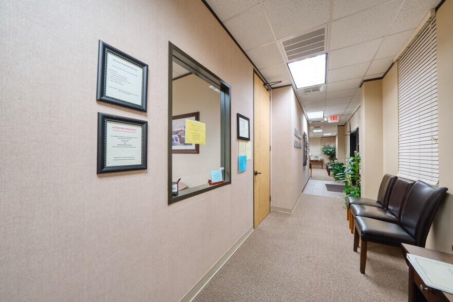 More Photos Of 15430 Ridge Park Dr, Houston Office For Sale