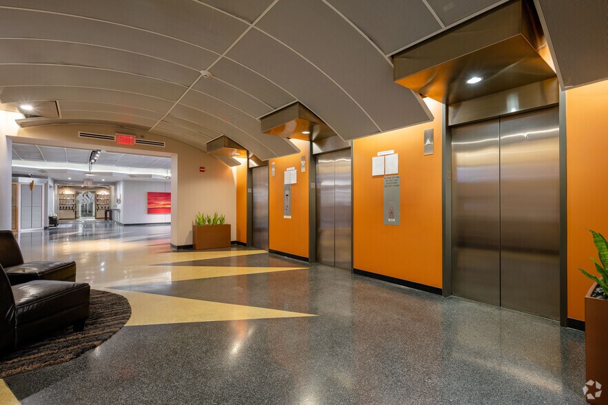 More Photos Of 300 Burnett St, Fort Worth Office For Lease