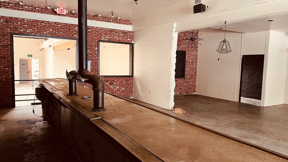 More Photos Of 13625 Ventura Blvd, Sherman Oaks Restaurant For Lease