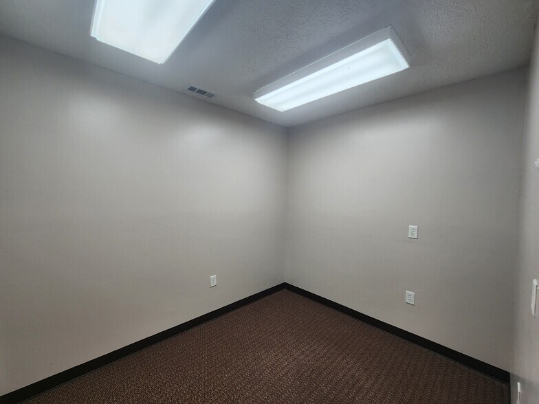 More Photos Of 707 Widewater Dr, Lafayette Warehouse For Lease