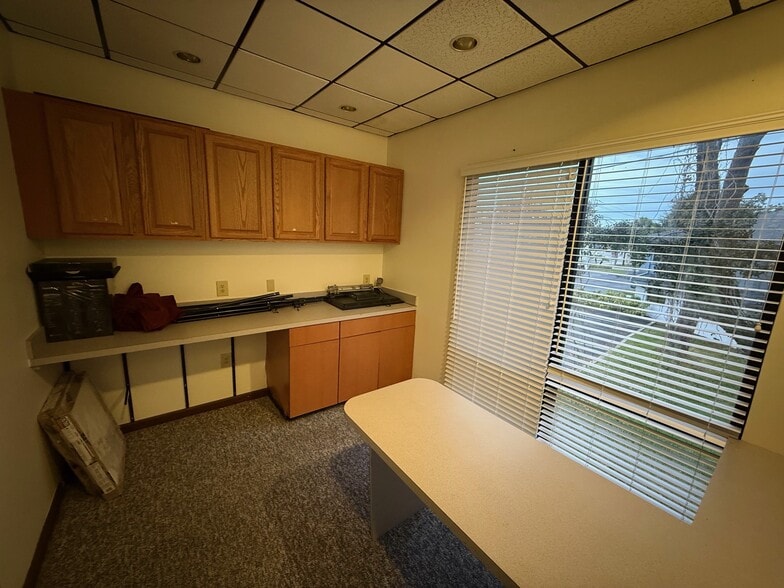 More Photos Of 47 W New Haven Ave, Melbourne Medical For Sale