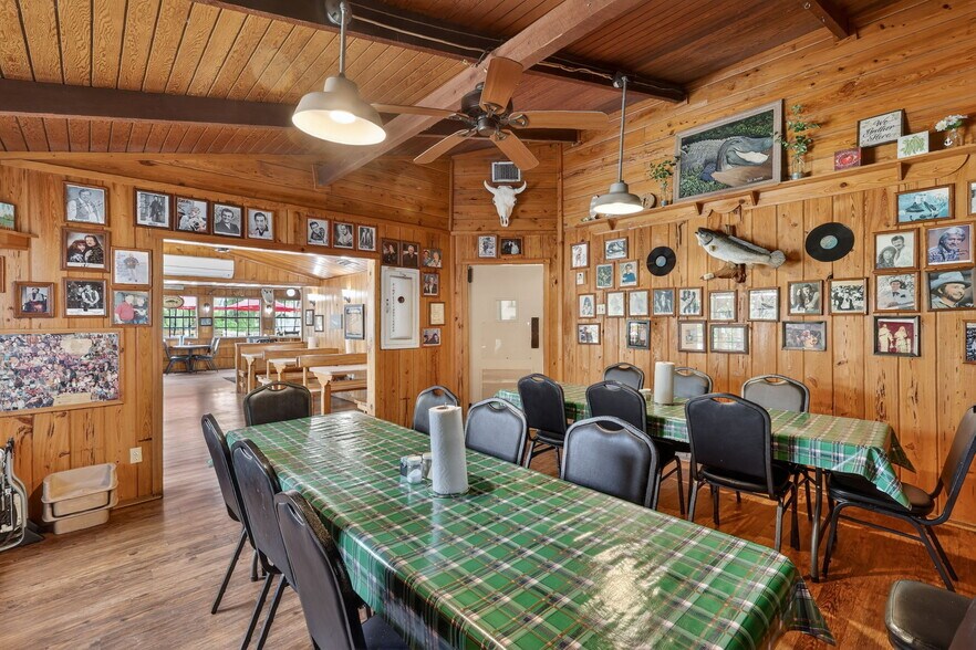 More Photos Of 2396 N Country Road 470, Lake Panasoffkee General Retail For Sale