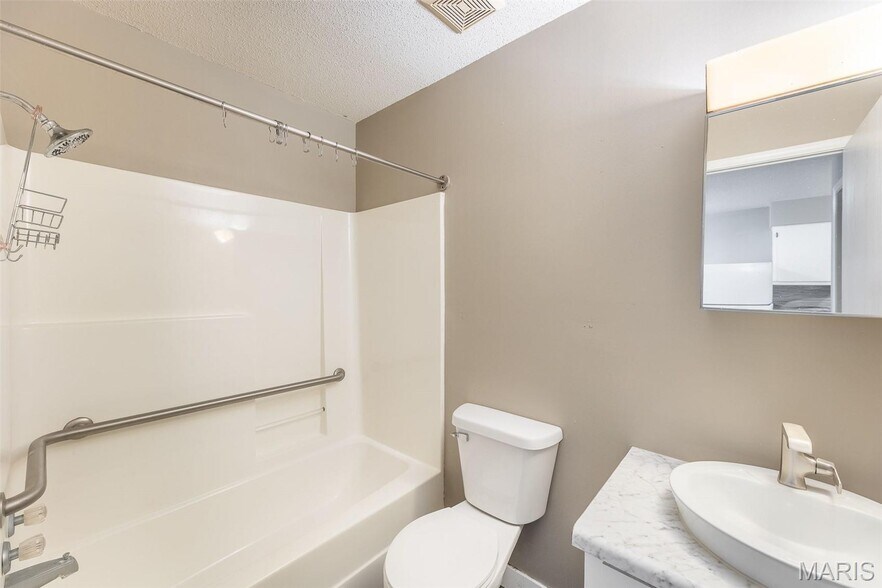 More Photos Of 2733 Holly Trl, Poplar Bluff Apartments For Sale