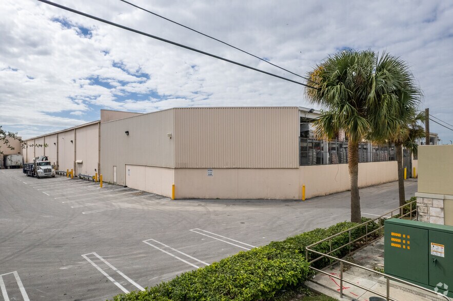 More Photos Of 8505-8521 SW 136th St, Miami Unknown For Lease
