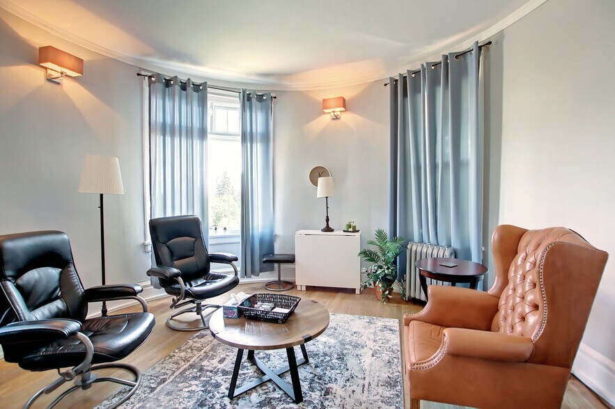 More Photos Of 1909 17th Ave SW, Calgary Office For Lease