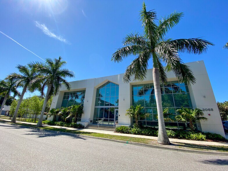 More Photos Of 2068 Hawthorne St, Sarasota Medical For Lease