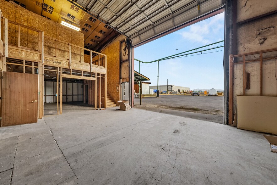 More Photos Of 1385 Antelope Rd, White City Manufacturing For Lease