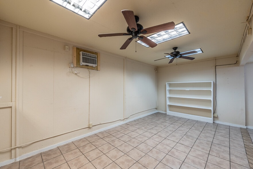 More Photos Of 1006 West Ave, San Antonio Freestanding For Lease