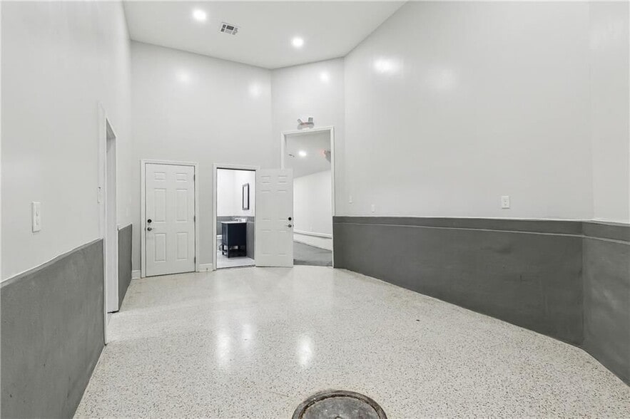 More Photos Of 1100 N Broad Ave, New Orleans Storefront Retail Residential For Sale