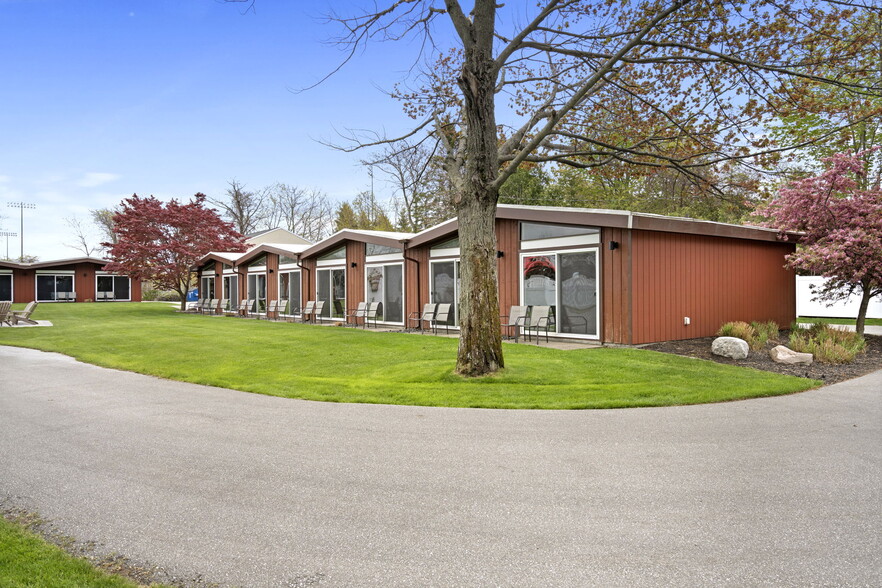 More Photos Of 612 N Lakeshore Dr, Ludington Hotel For Sale