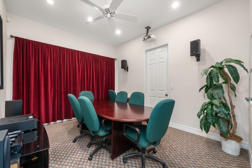 More Photos Of 405 W Interlake Blvd, Lake Placid Office For Sale