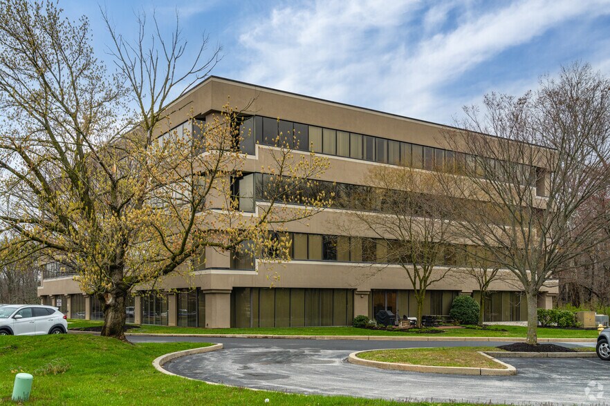 More Photos Of 100 W Commons Blvd, New Castle Office For Lease