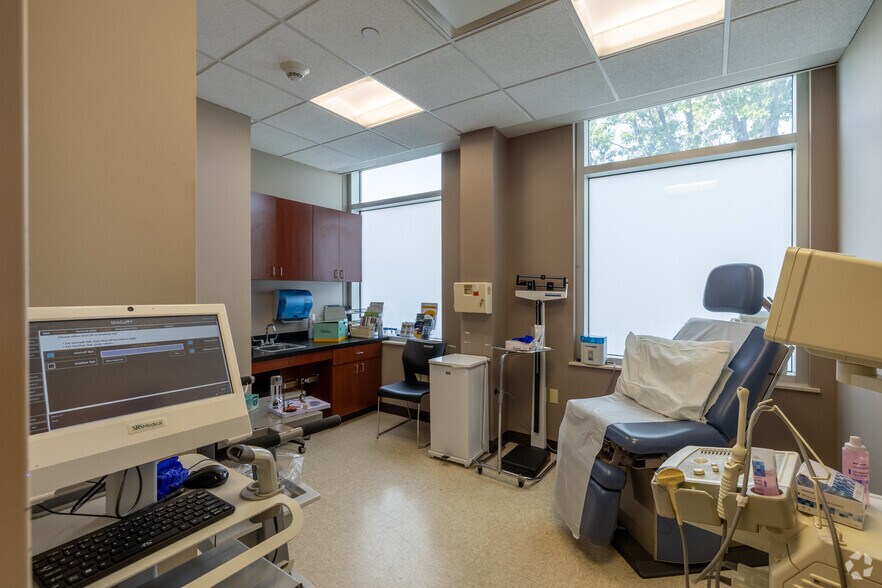 More Photos Of 14-01 Broadway, Fair Lawn Medical For Lease