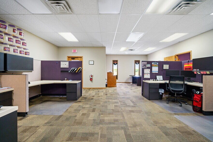 More Photos Of 1801 N 13th Ave E, Newton Flex For Lease