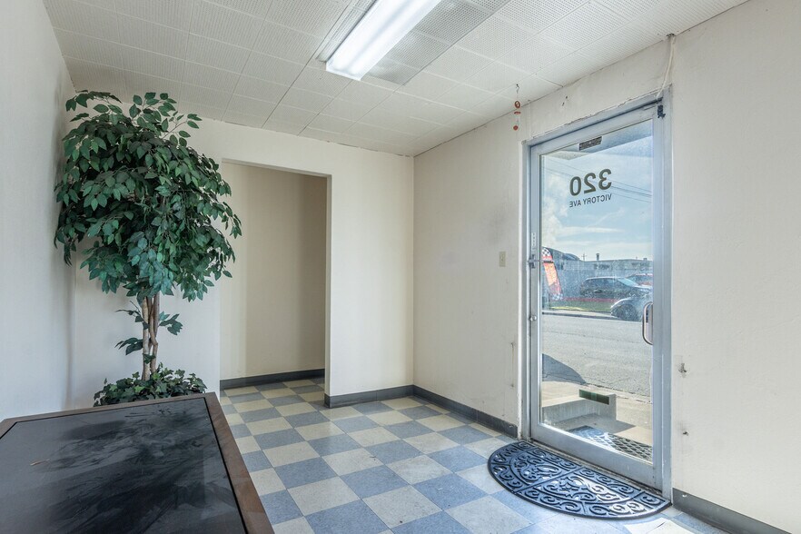 More Photos Of 320 Victory Ave, South San Francisco Warehouse For Lease