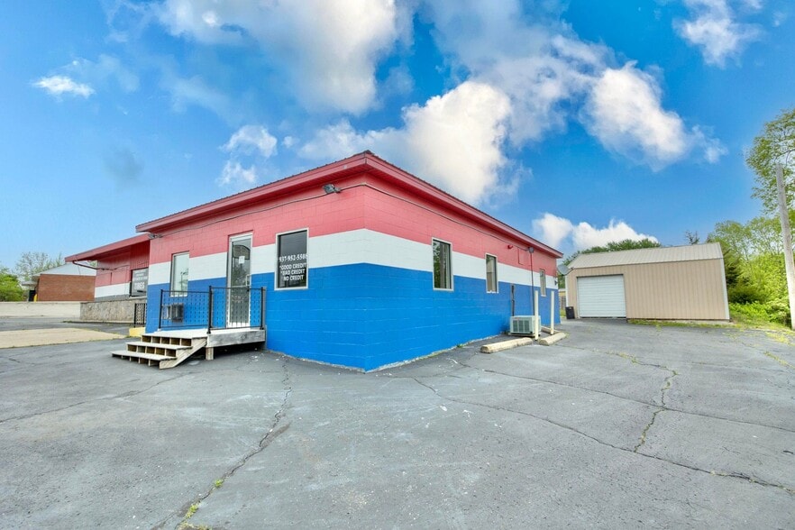 More Photos Of 1030 Wapakoneta Ave, Sidney Freestanding For Sale