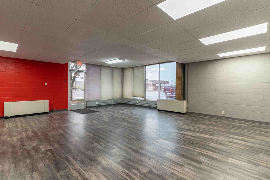 More Photos Of 120 S Commercial Ave, Farmington Office For Sale